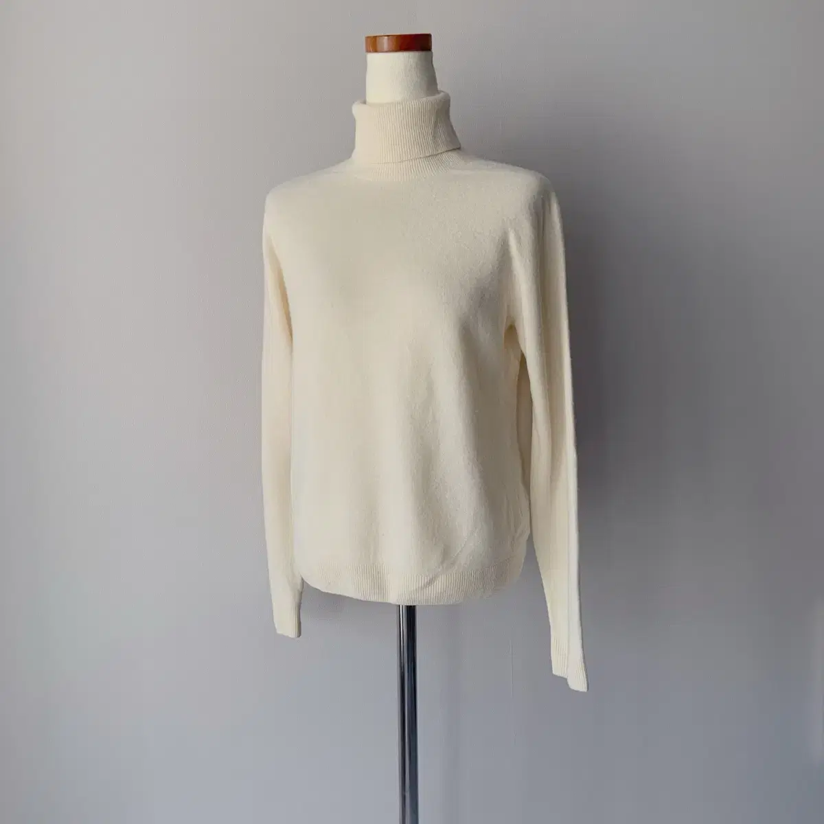 S Uniqlo 100% cashmere knit