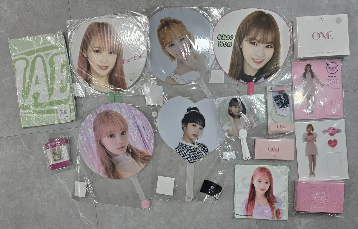 IZ*ONE kim chaewon Various Korean & Japanese goods (bulk)