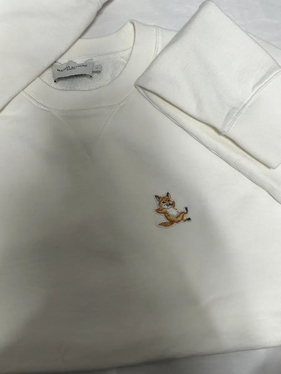 Maison Kitsune Man to Man Ivory L (worn once)