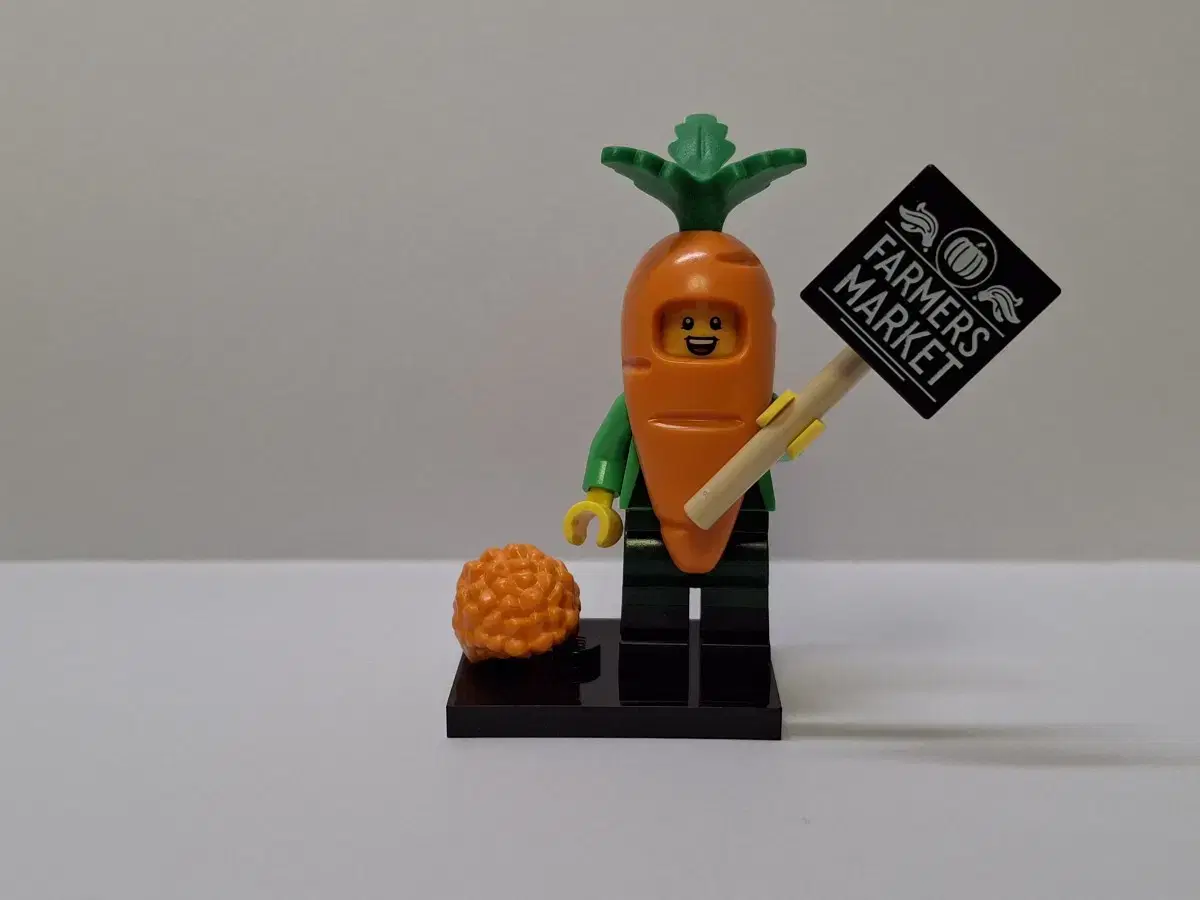 Lego Carrot Alba sells