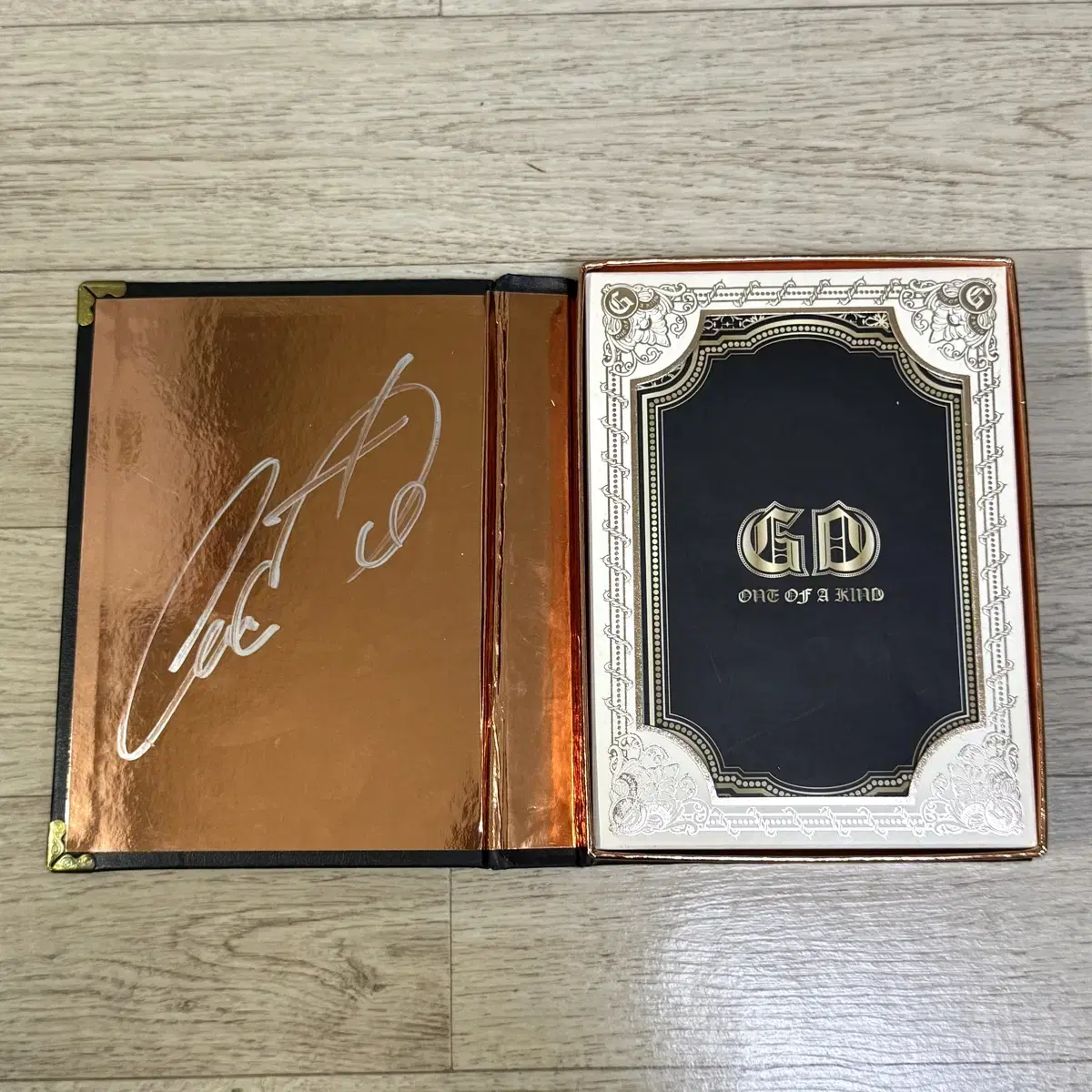 Non-sale autographed G-Dragon ONEOFAKIND ONEOFFAKIND album