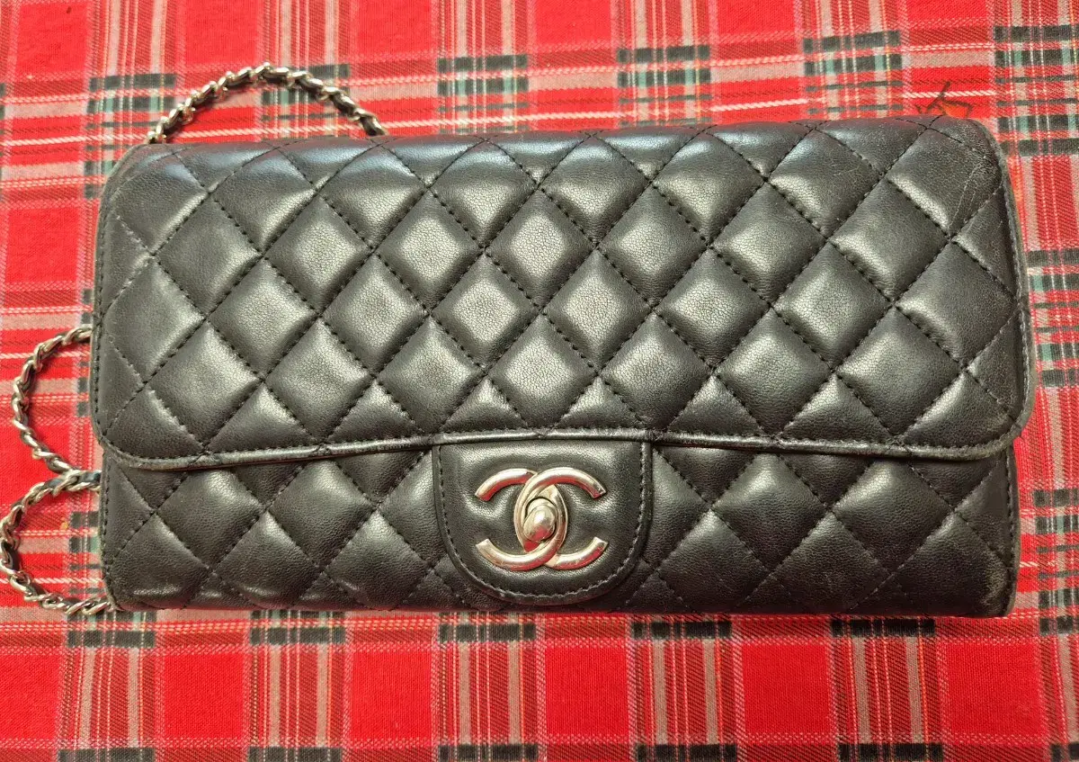 Chanel Chain Shoulder Bag--production years( 1988~1991)