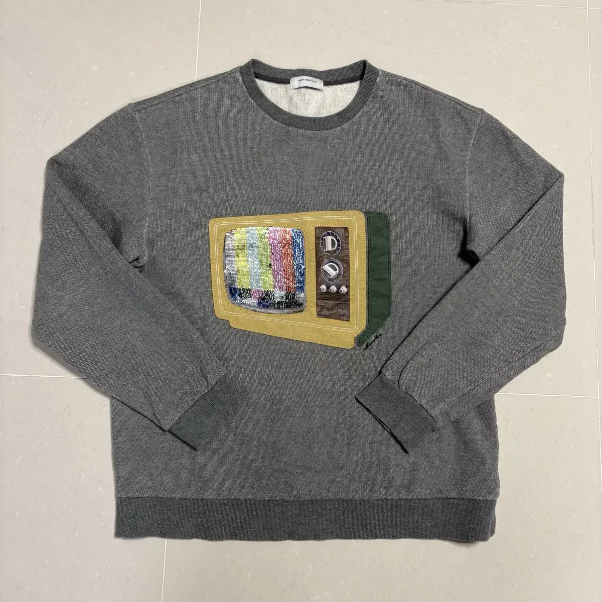 Genuine Custom Mellow TV Sweatshirt Gray Man to Man