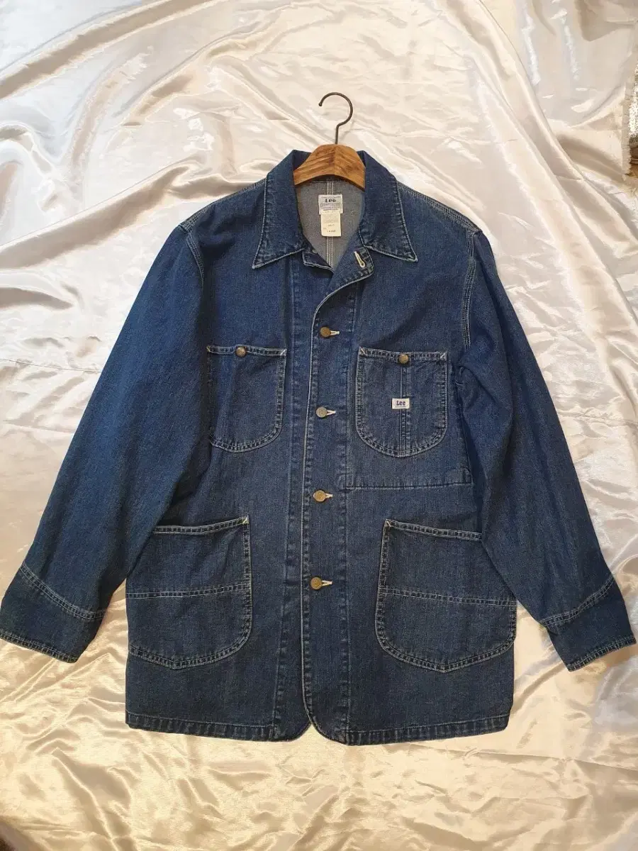 LEE Classic Vintage Denim Jacket.  100 free