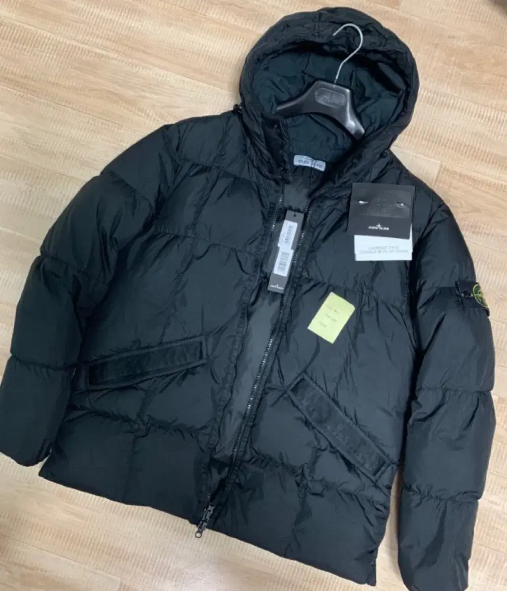 (M) Stone Island Crinkle Wrap 19f/w