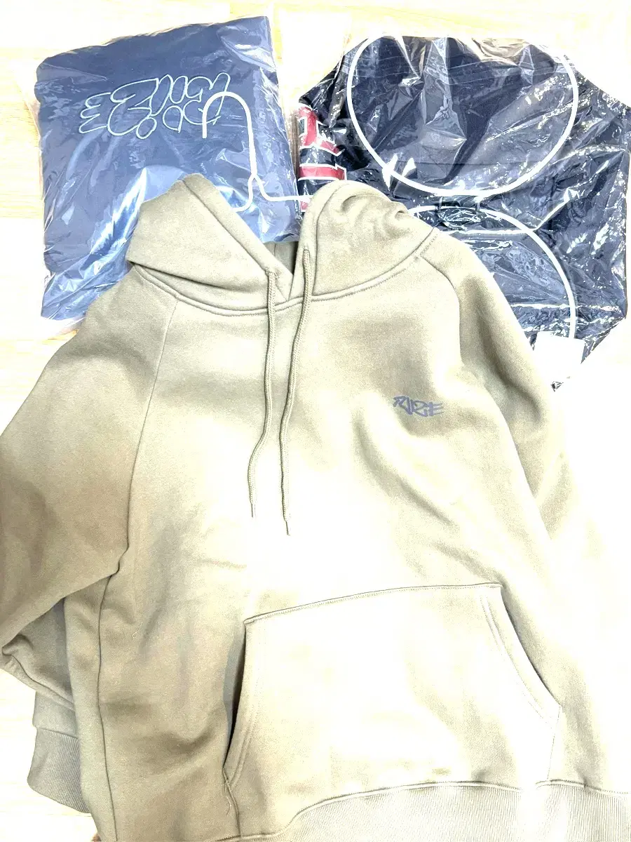 Rize sungchan hoodie (with photocard) khaki charcoal wts sells