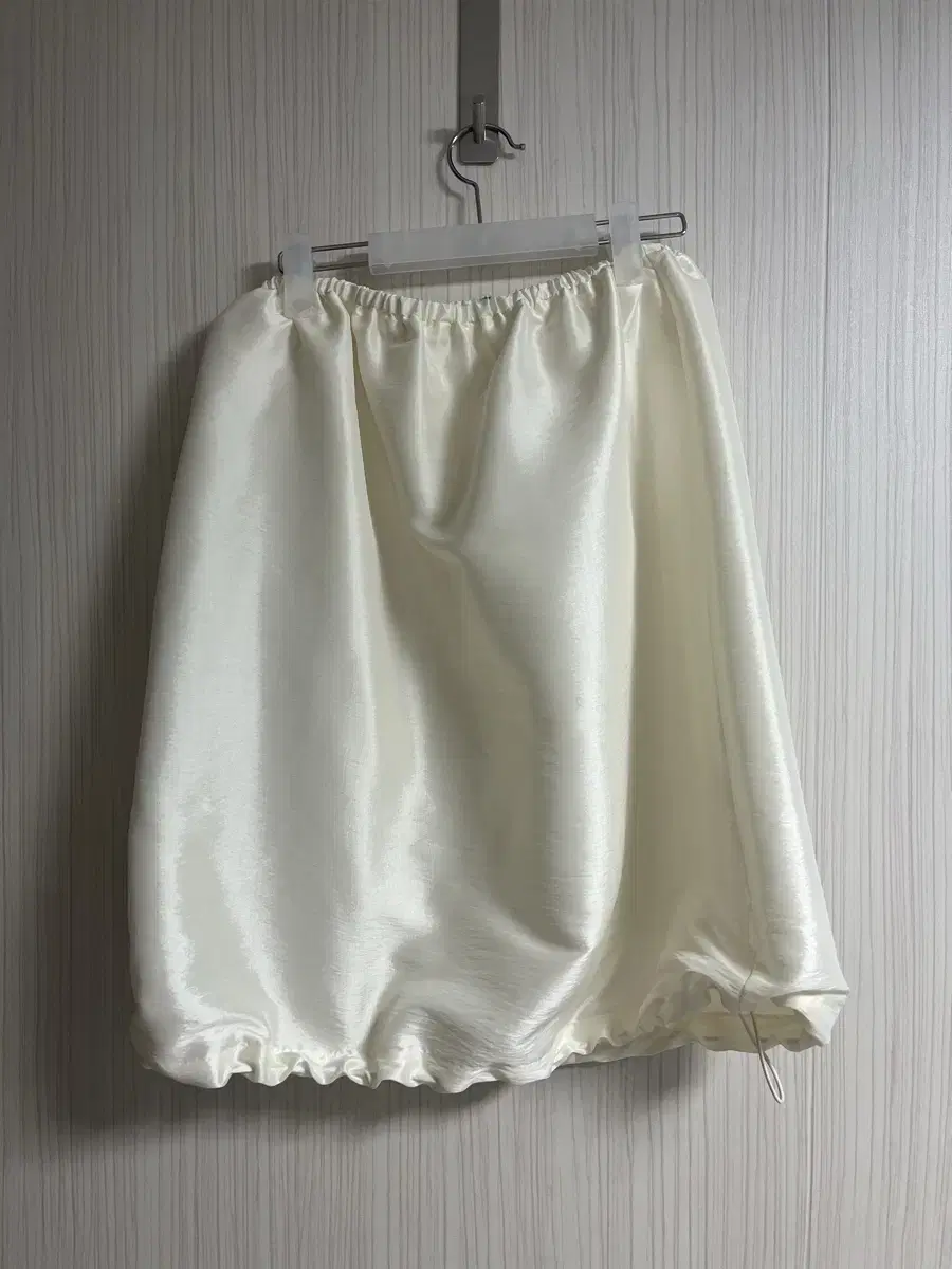 Ncssry silky ballon skirt 네세서리 스커트