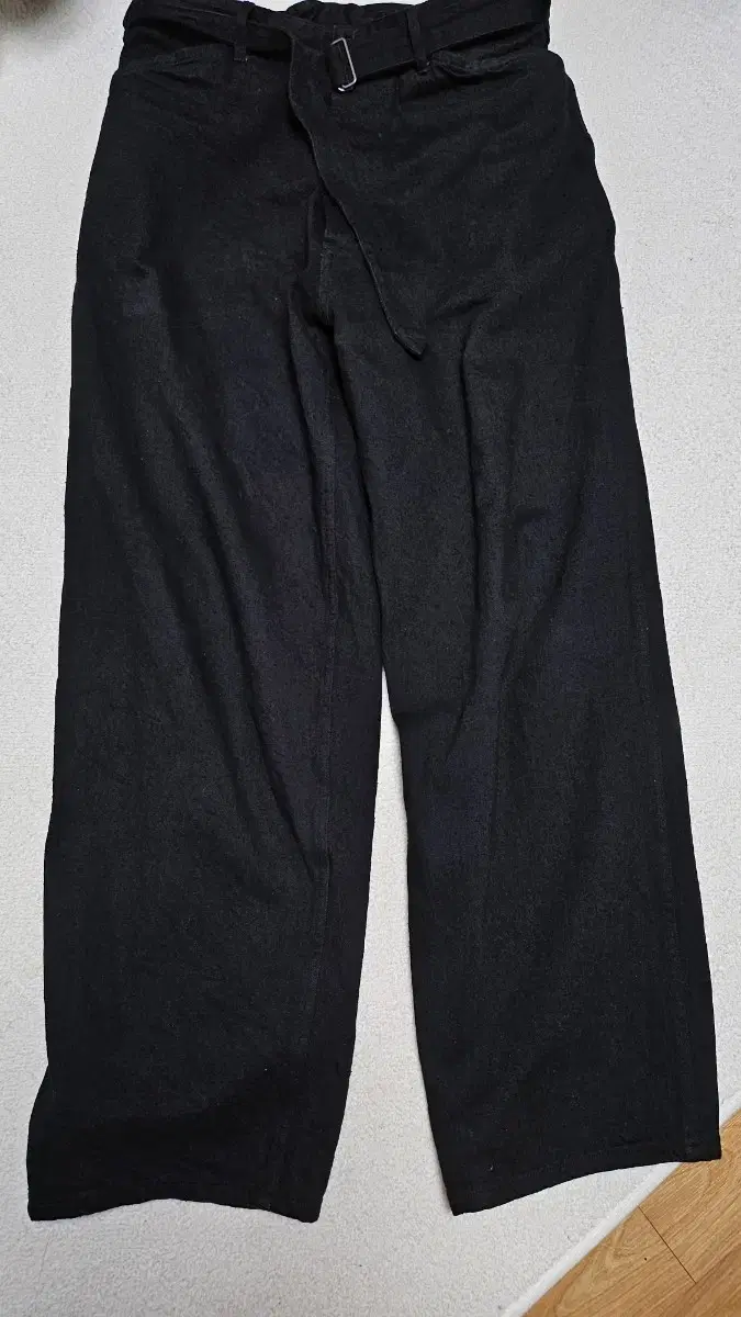 2) 24AW Komori Belted Denim Pants in Black