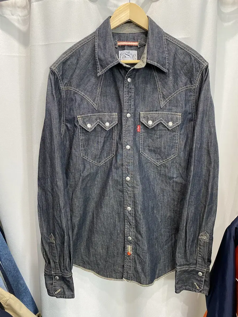 [M Recommended/Unavailable] Vintage Levi's Raw Edge Denim Western Shirt