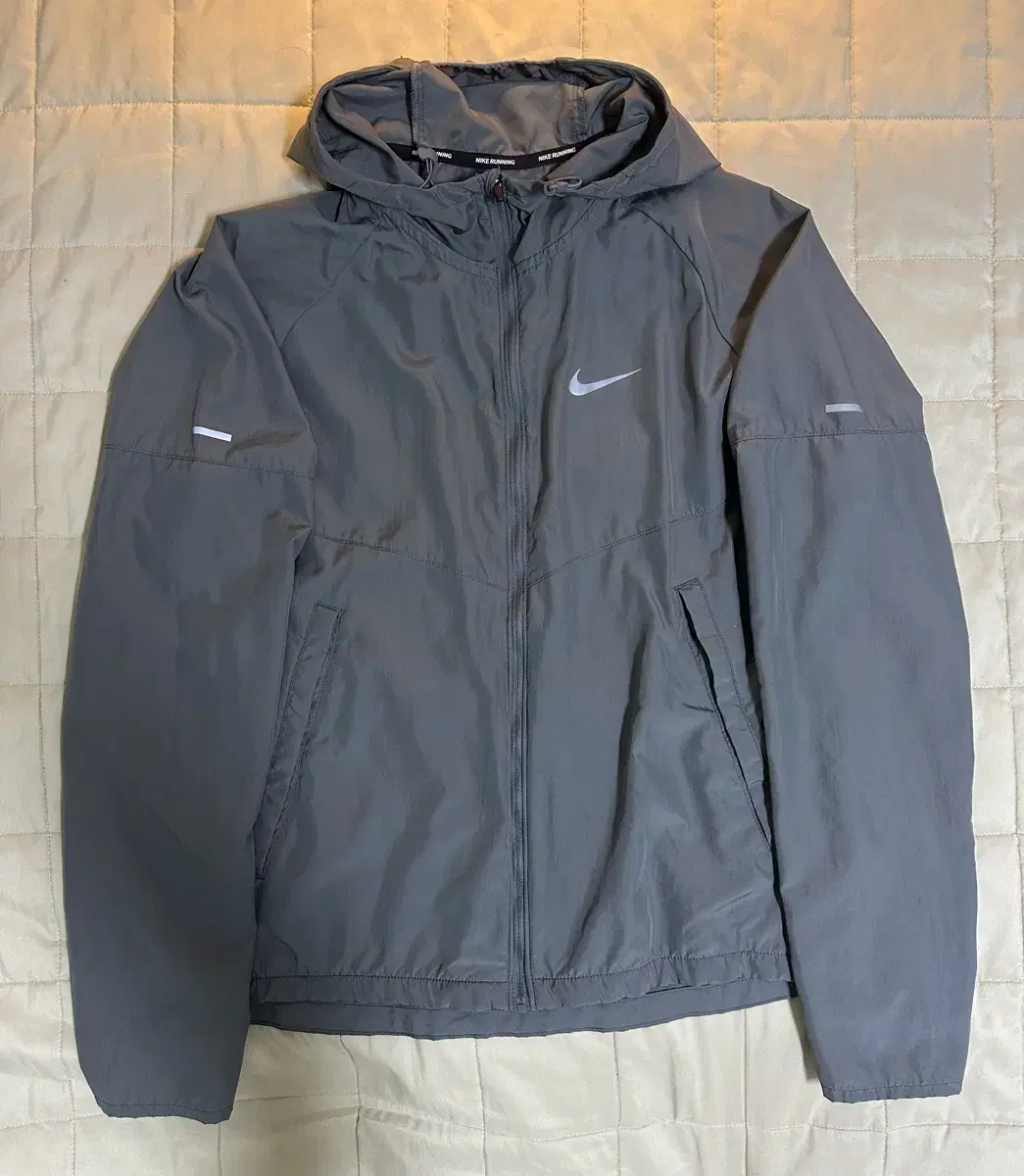 Nike Swoosh Repel Minor Training Jacket Gray