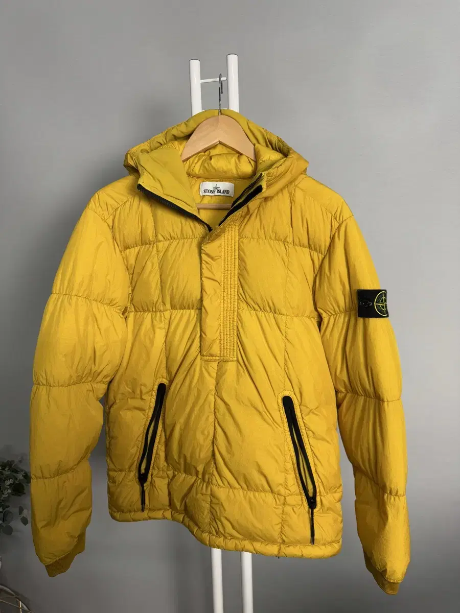 21FW Stone Island HoodiePadded Zip Up