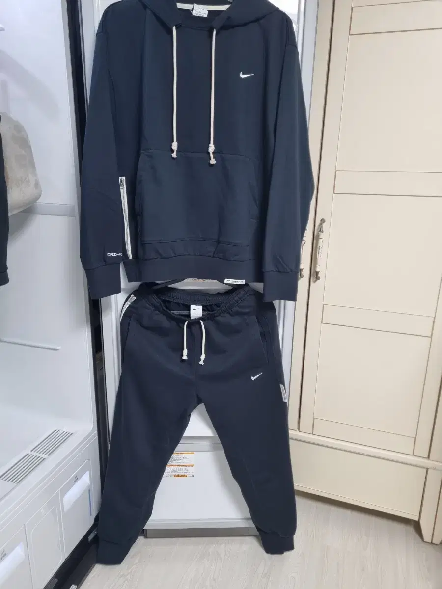 (Top 2XL Bottom Overseas S) Nike Standard Issue Set