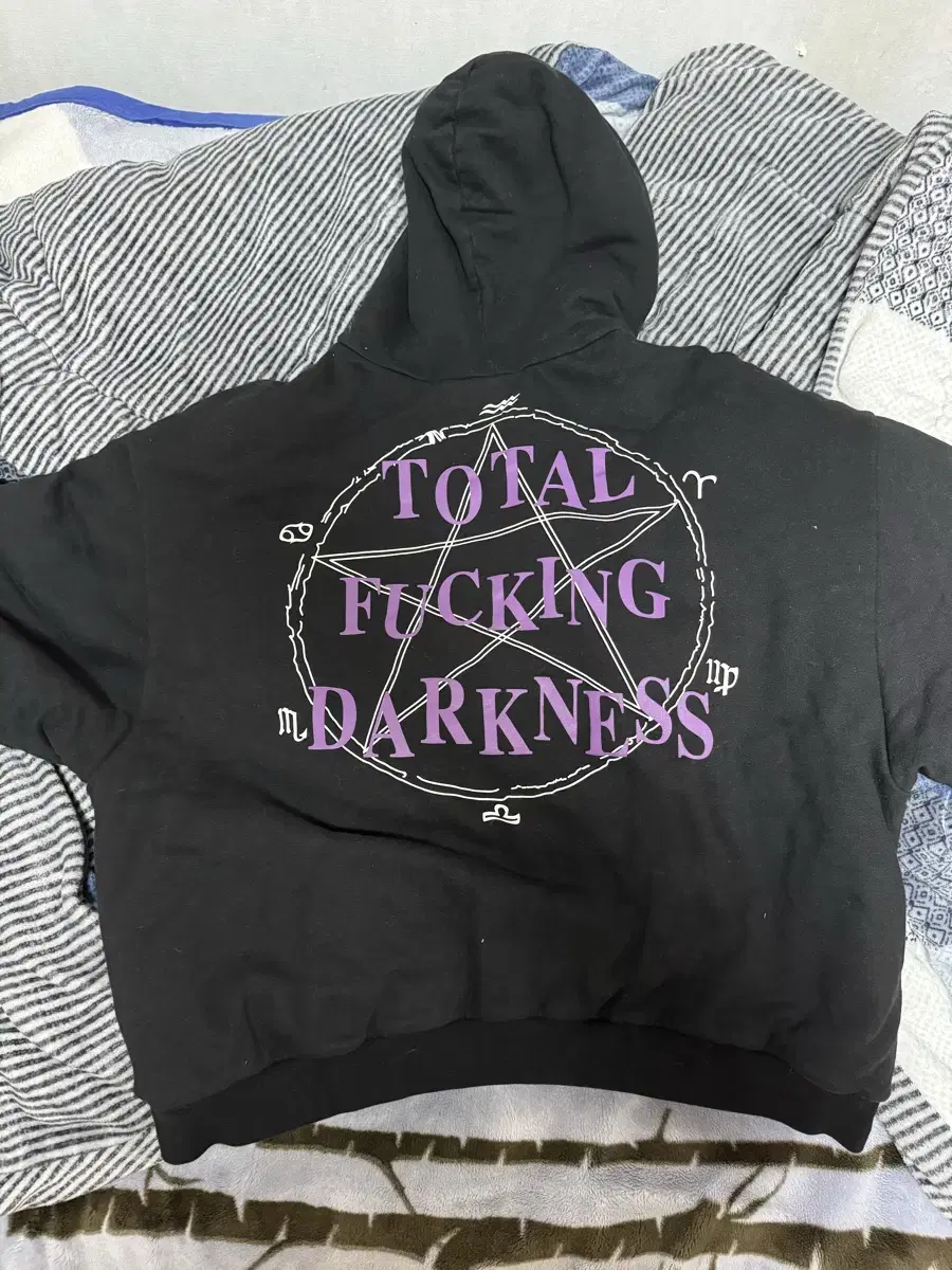 [M] Vetements Darkness Reversible Hooded Zip-Up Red