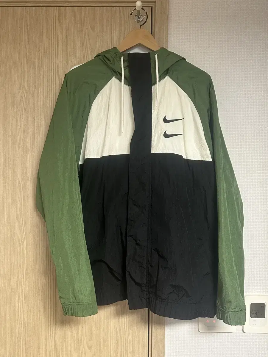 Nike Double Swoosh Windbreaker Jacket Green (L)