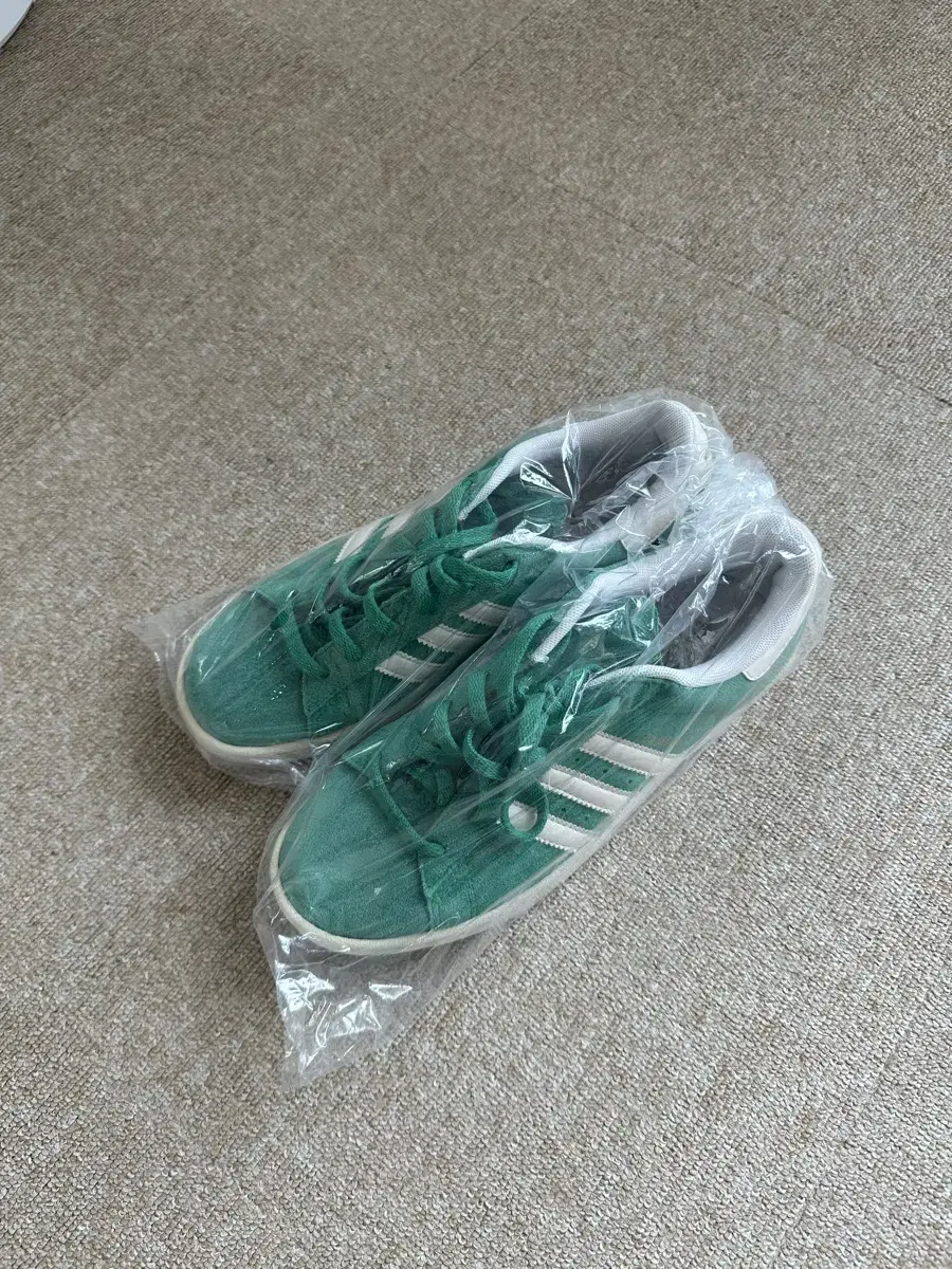 adidas Campus Green 240