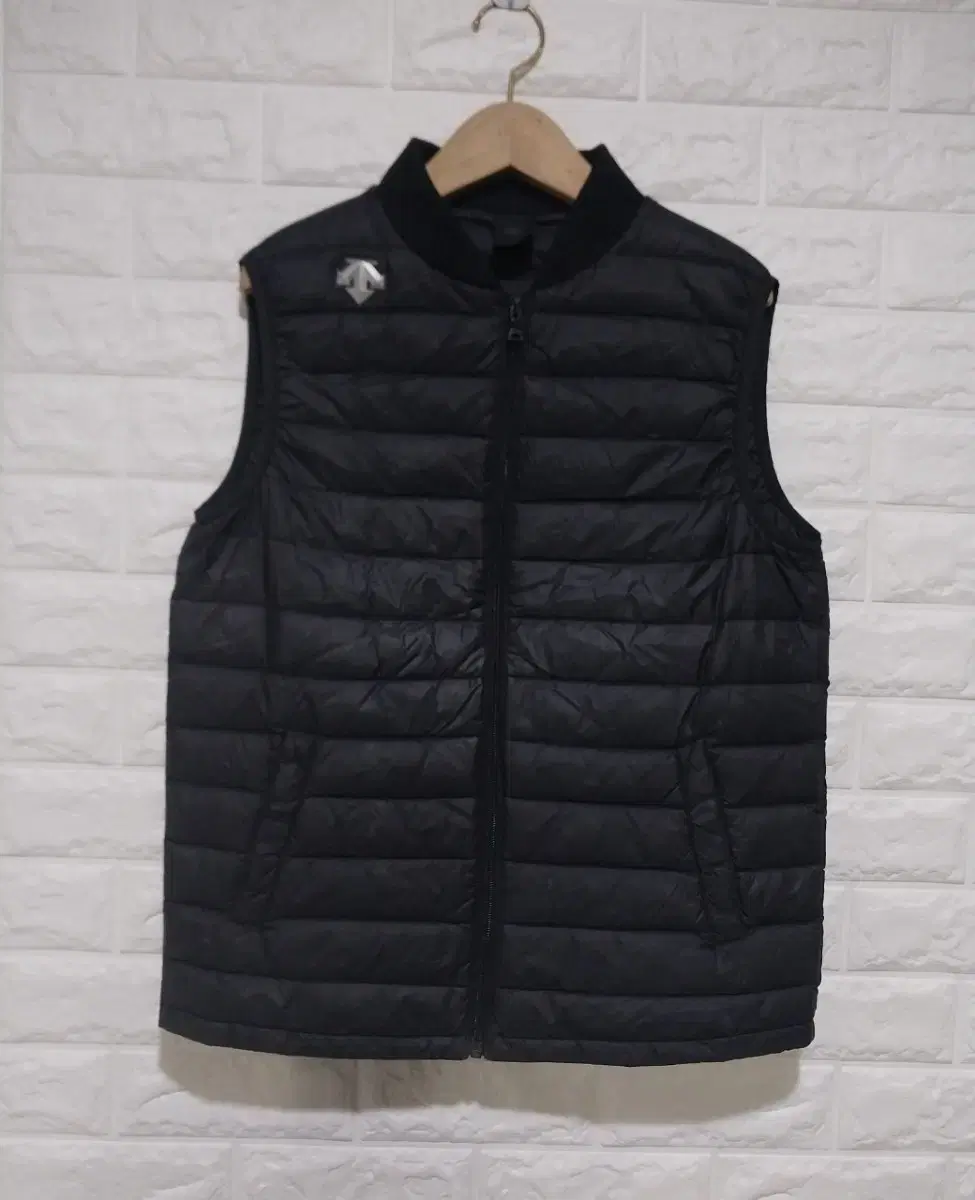 100% Descent duck down puffer vest