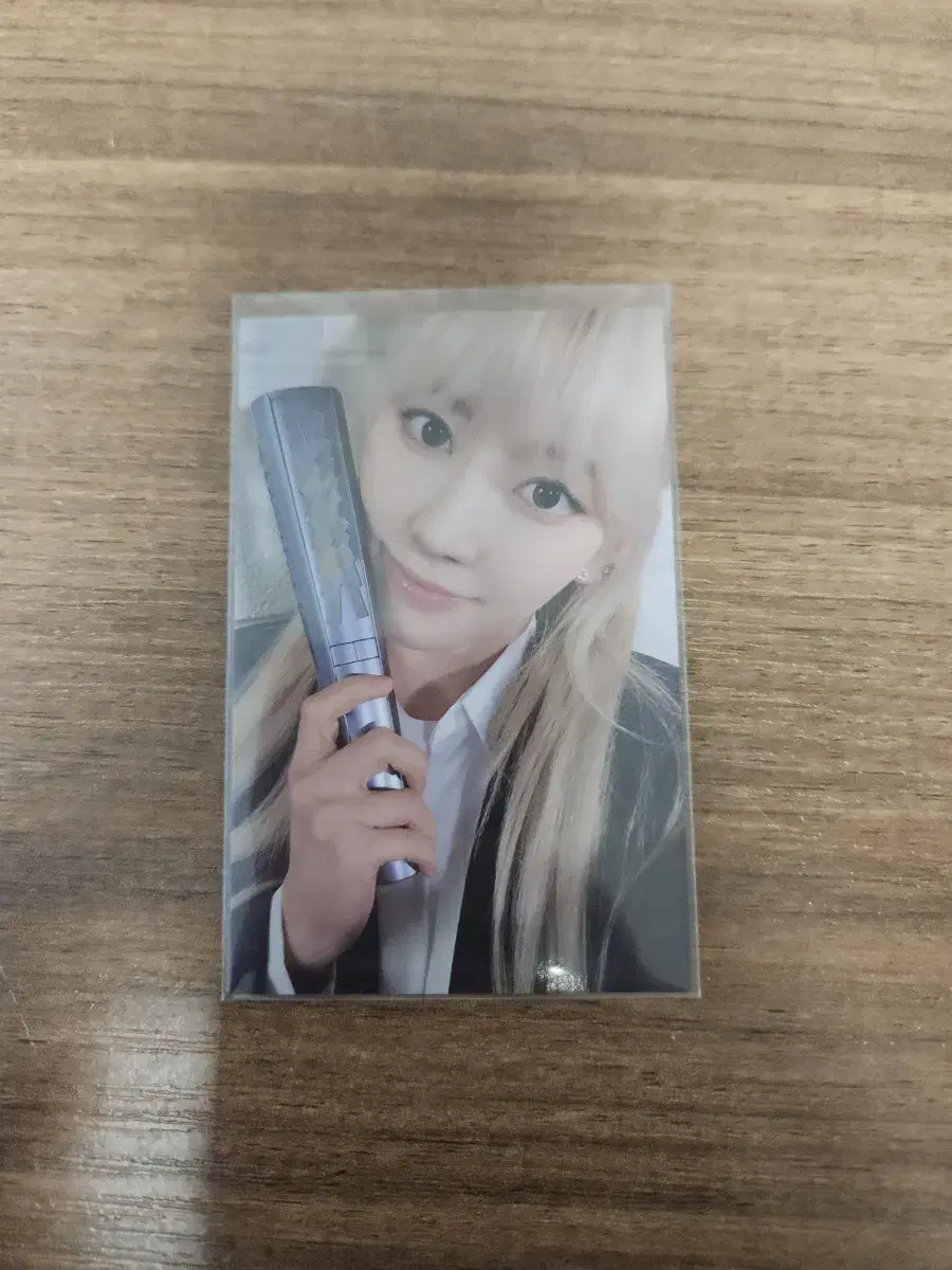 le sserafim sakura pierce pierce zone photocard