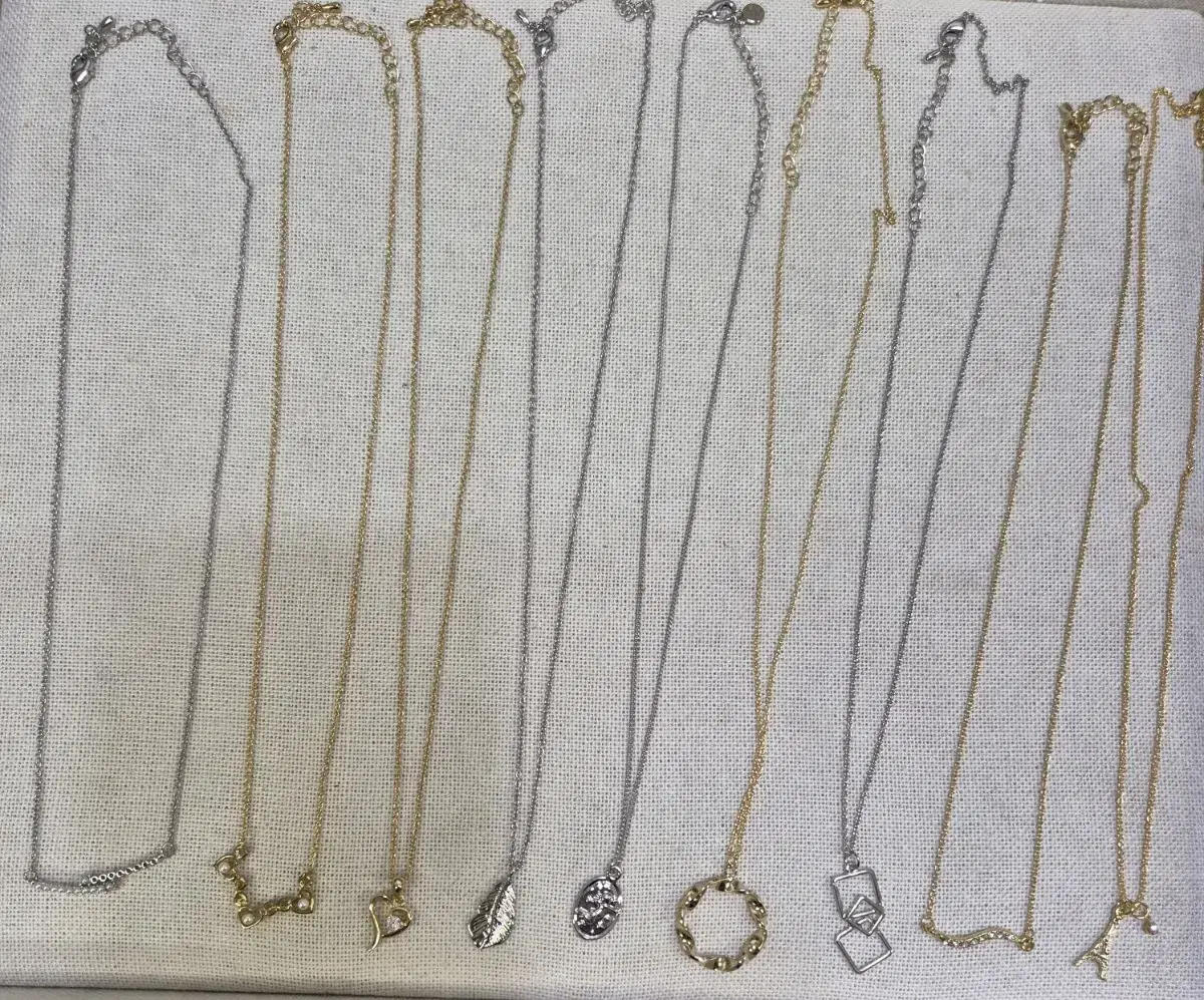 Bulk of 9 necklaces