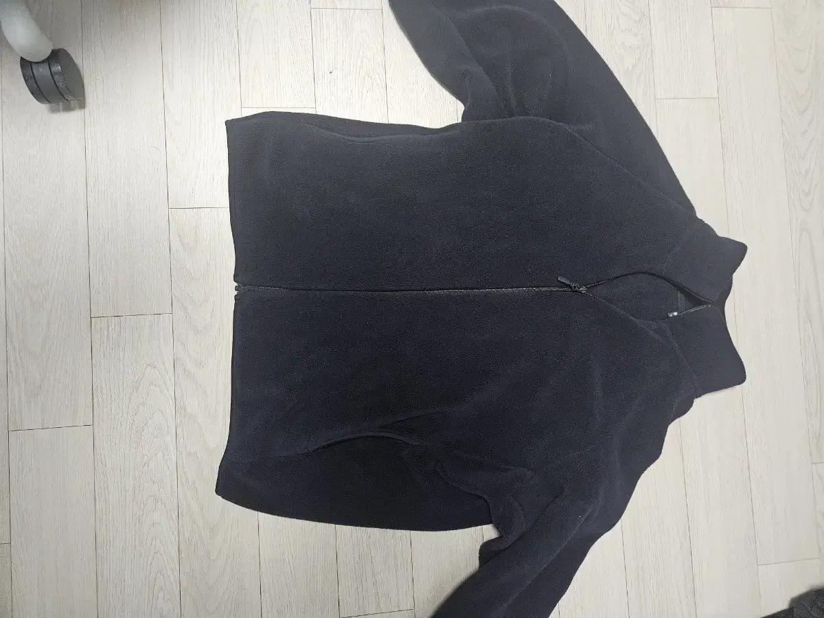 Uniqlo navy hoodie size 100