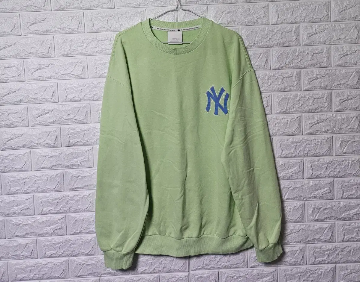 MLB New York Yankees Tops for Sale