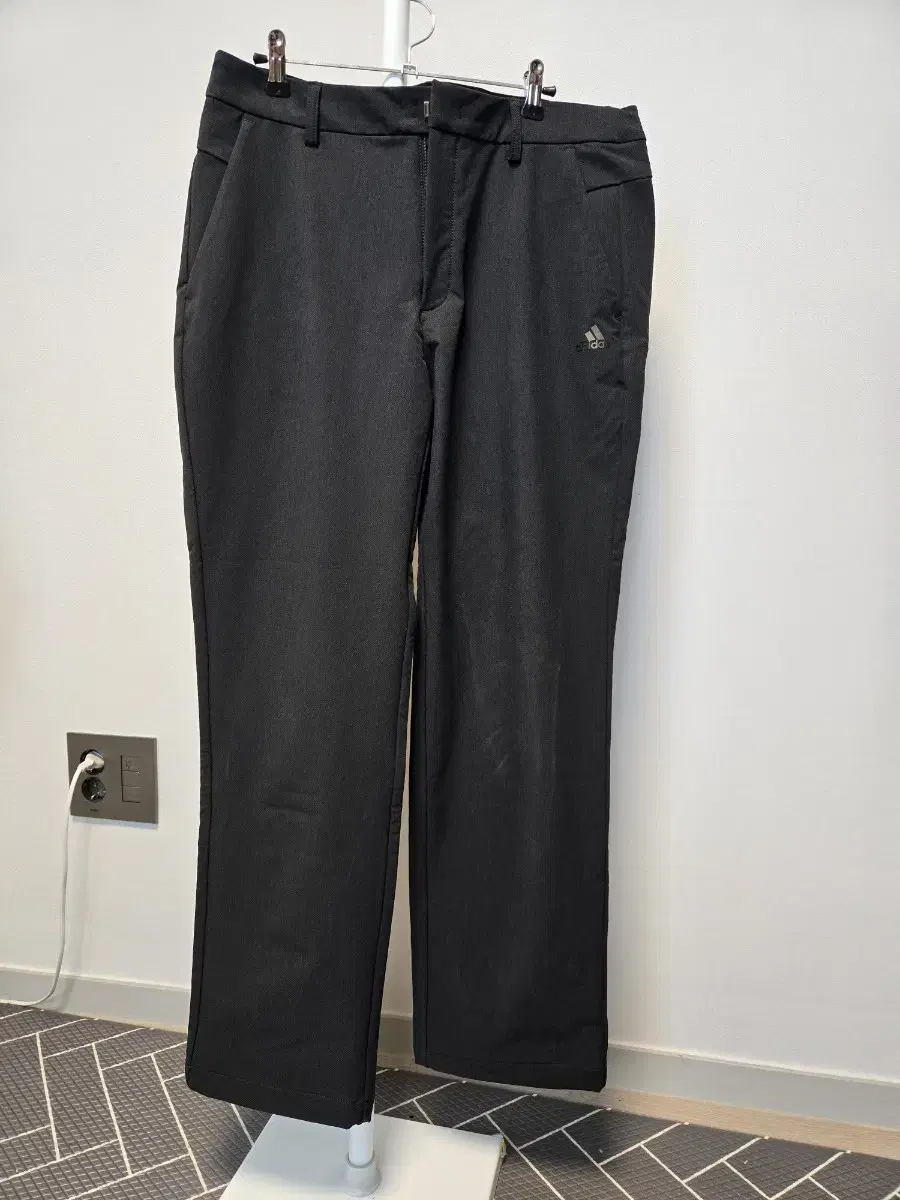 (34)Adidas pants