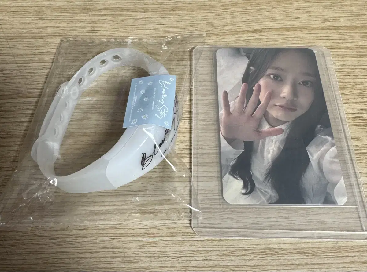 Minjoo Kim fanmeeting Entry photo card, support bracelet wts.