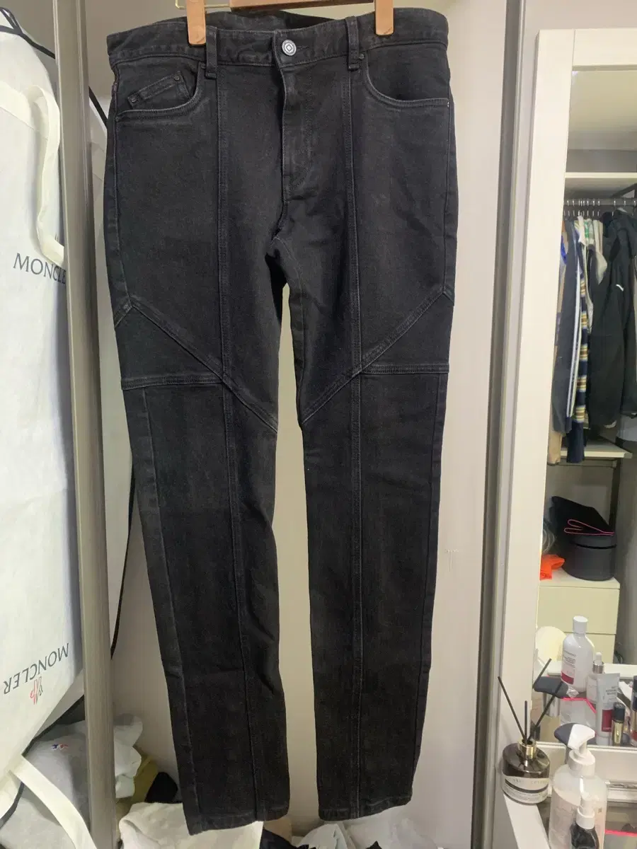 21ss wooyoung wooyoung biker jeans(black jeans) 48 sells