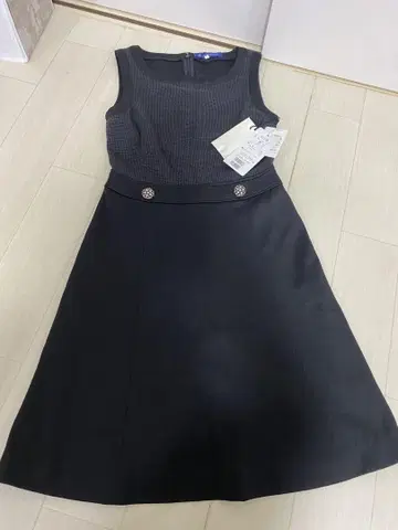 새상품 택 포함 엠즈 그레이시슬리브리스 원피스 블랙 꽃 A 라인
