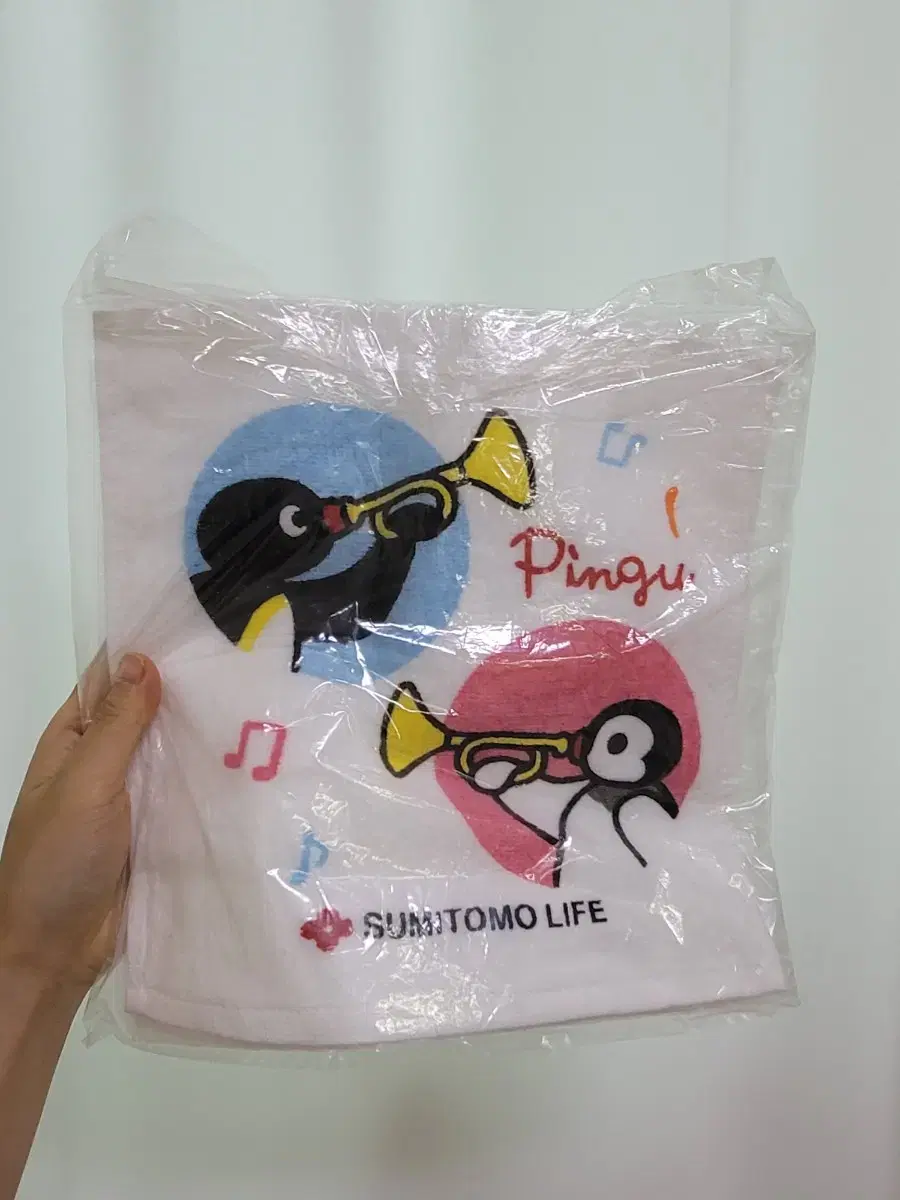 3 Pingu hand towels