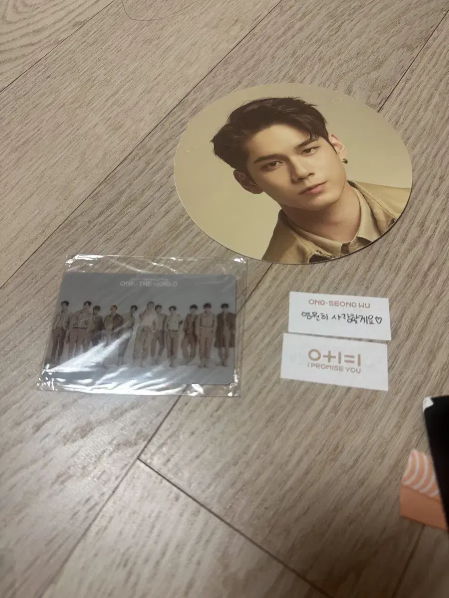 Seongwu Ong Pollen Concert Garland OrganizationPhotocard Official