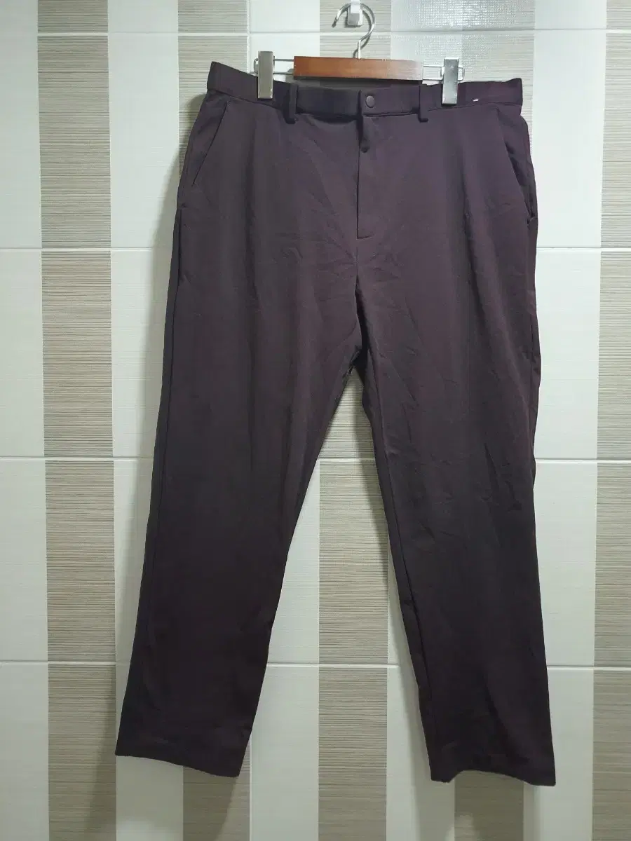 Uniqlo Genuine size 36 spandex pants