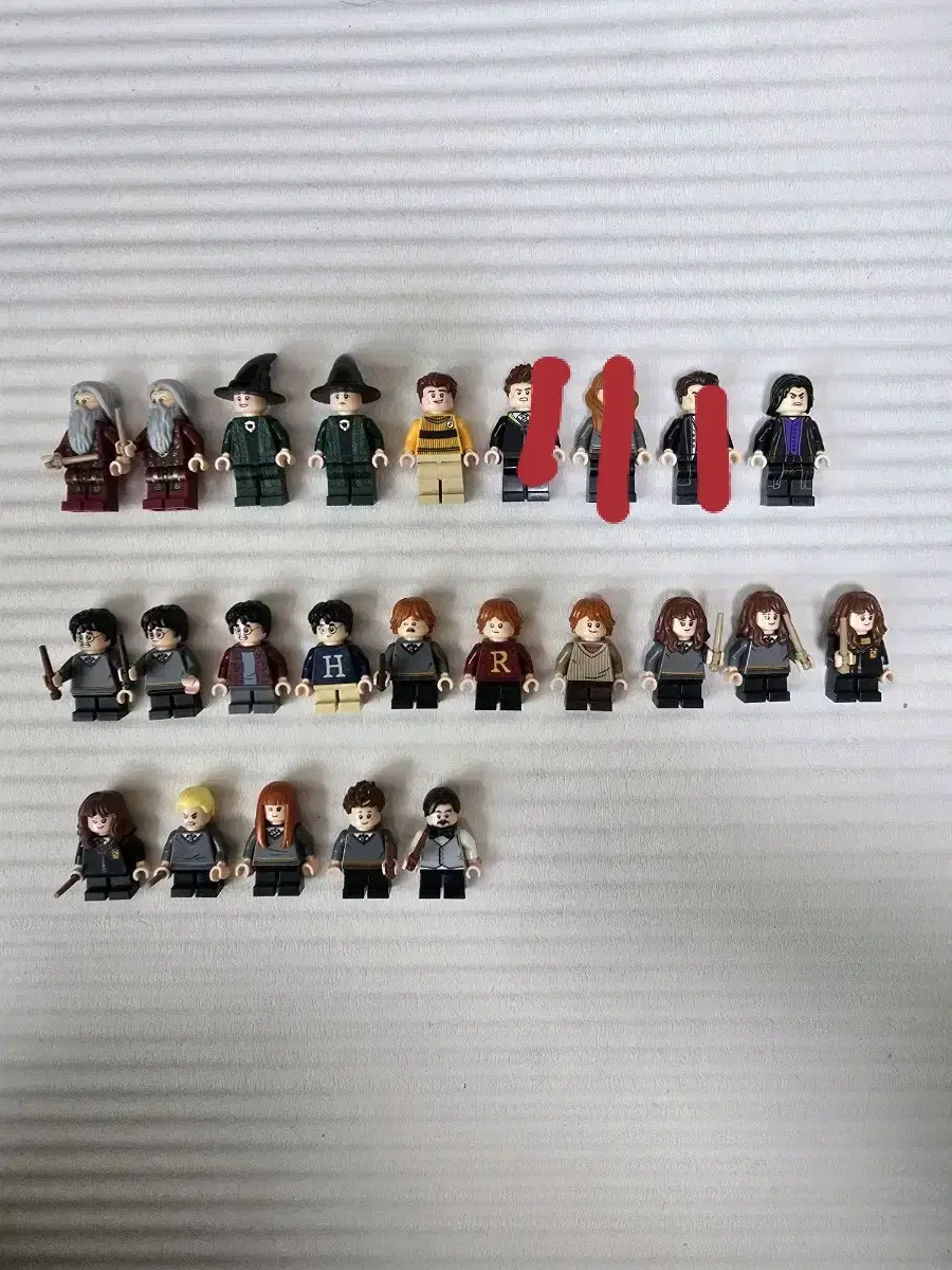 Sell minifigures of LEGO superheroes, Harry Potter, Ninjago, etc.