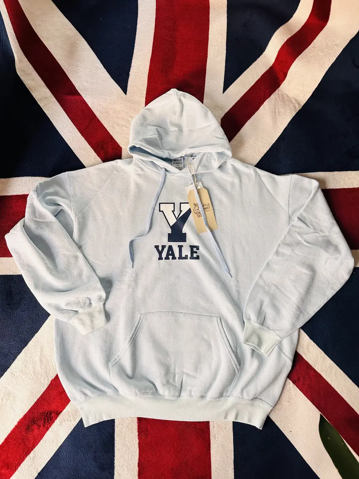 I'm selling a brand new Wild Donkey/YALE haneul hoodie/XL.