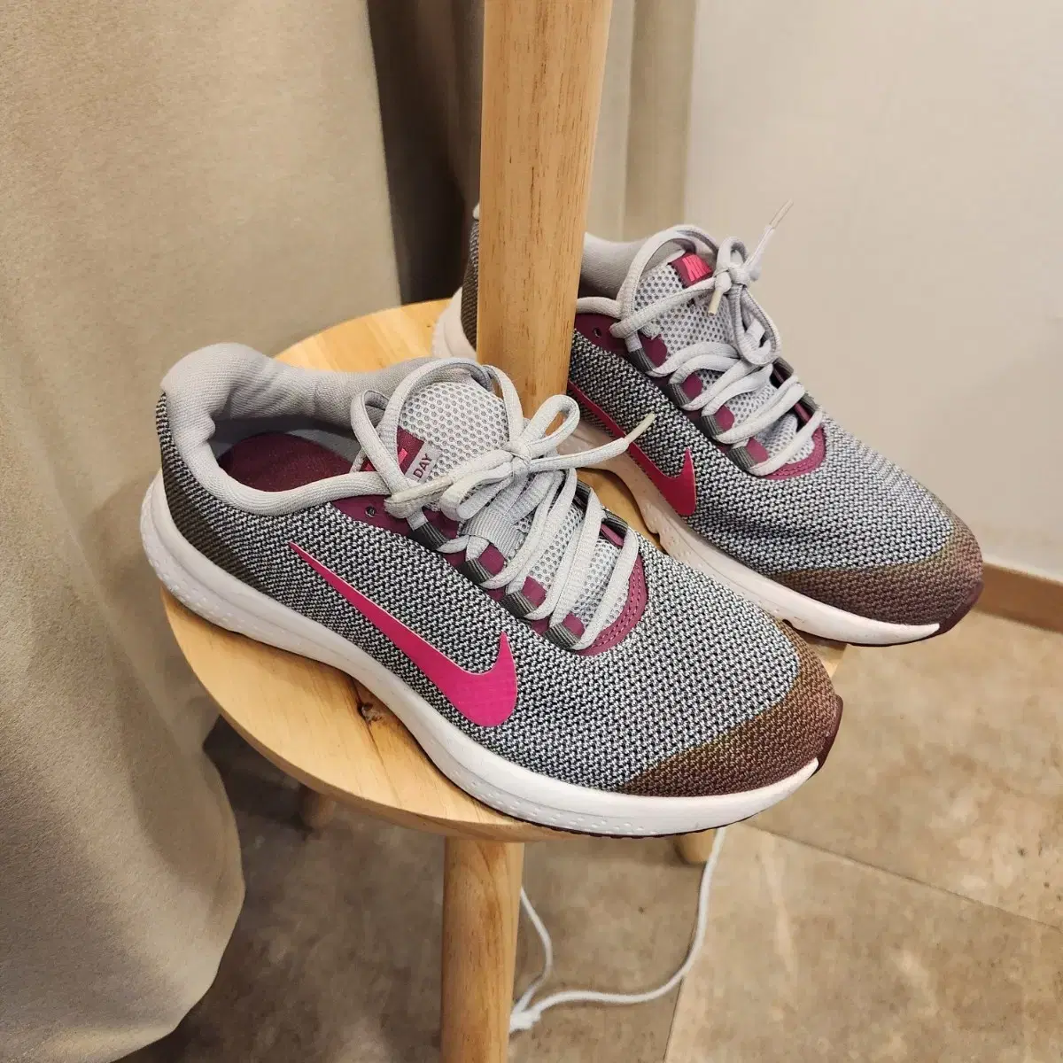 나이키 Nike RunAllDay Womens Sz 6 Running