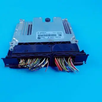 BMW 5시리즈 E60 ECU 모듈 7 589 705 / 7589705