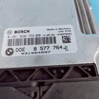 BMW 5시리즈 E60 ECU 모듈 7 589 705 / 7589705