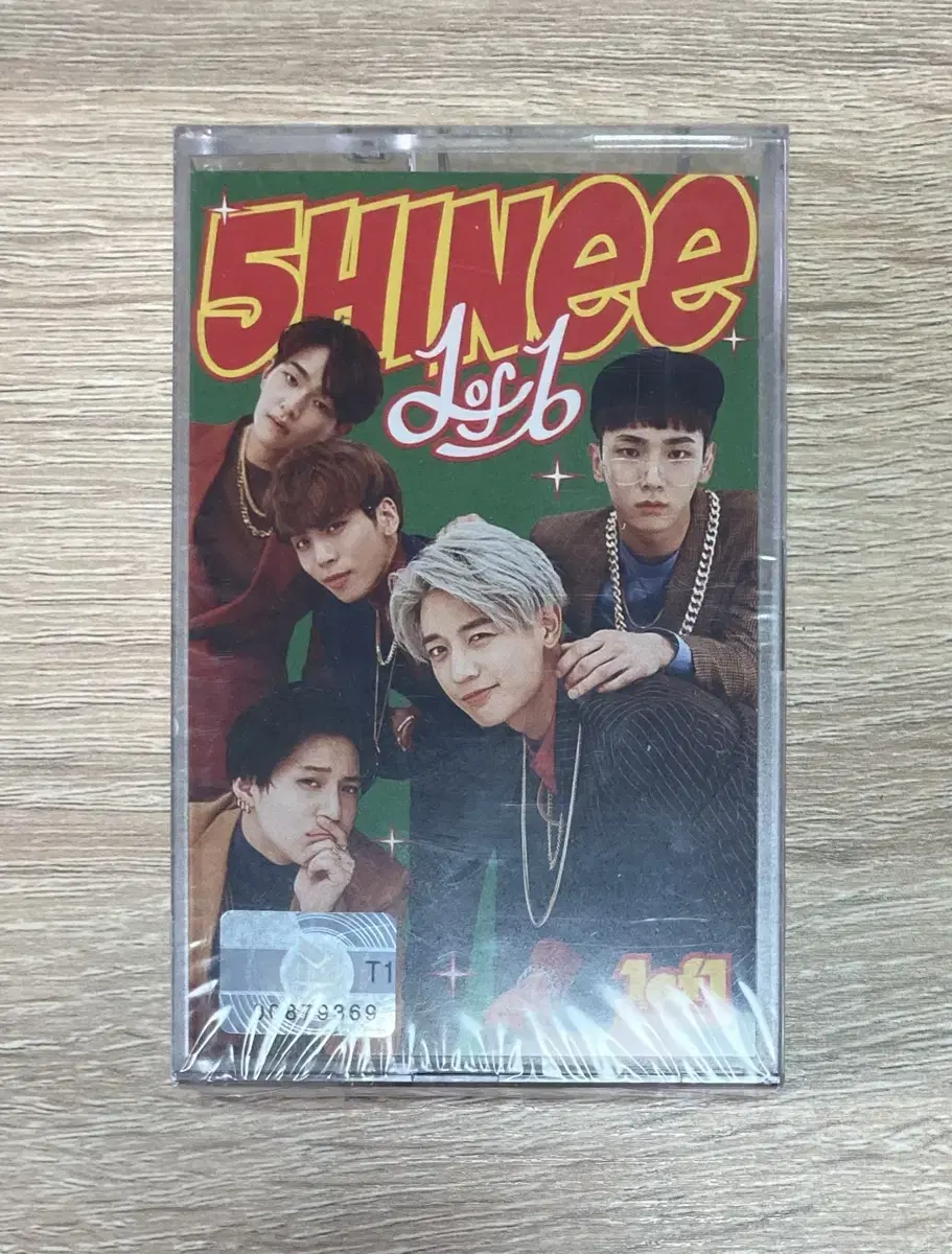 SHINee sealed sells cassette tapes