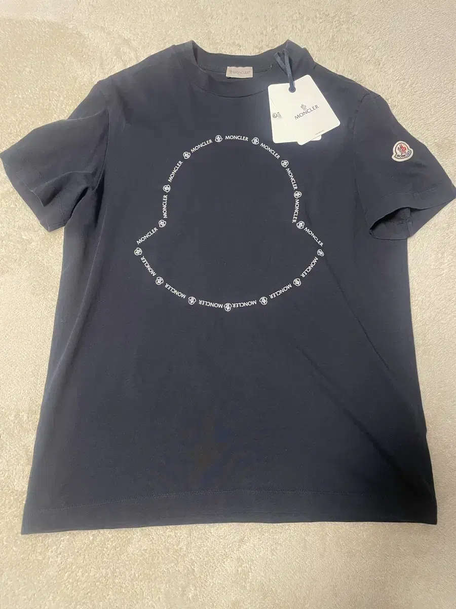 New Arrivals Moncler Vahn sleeve size M