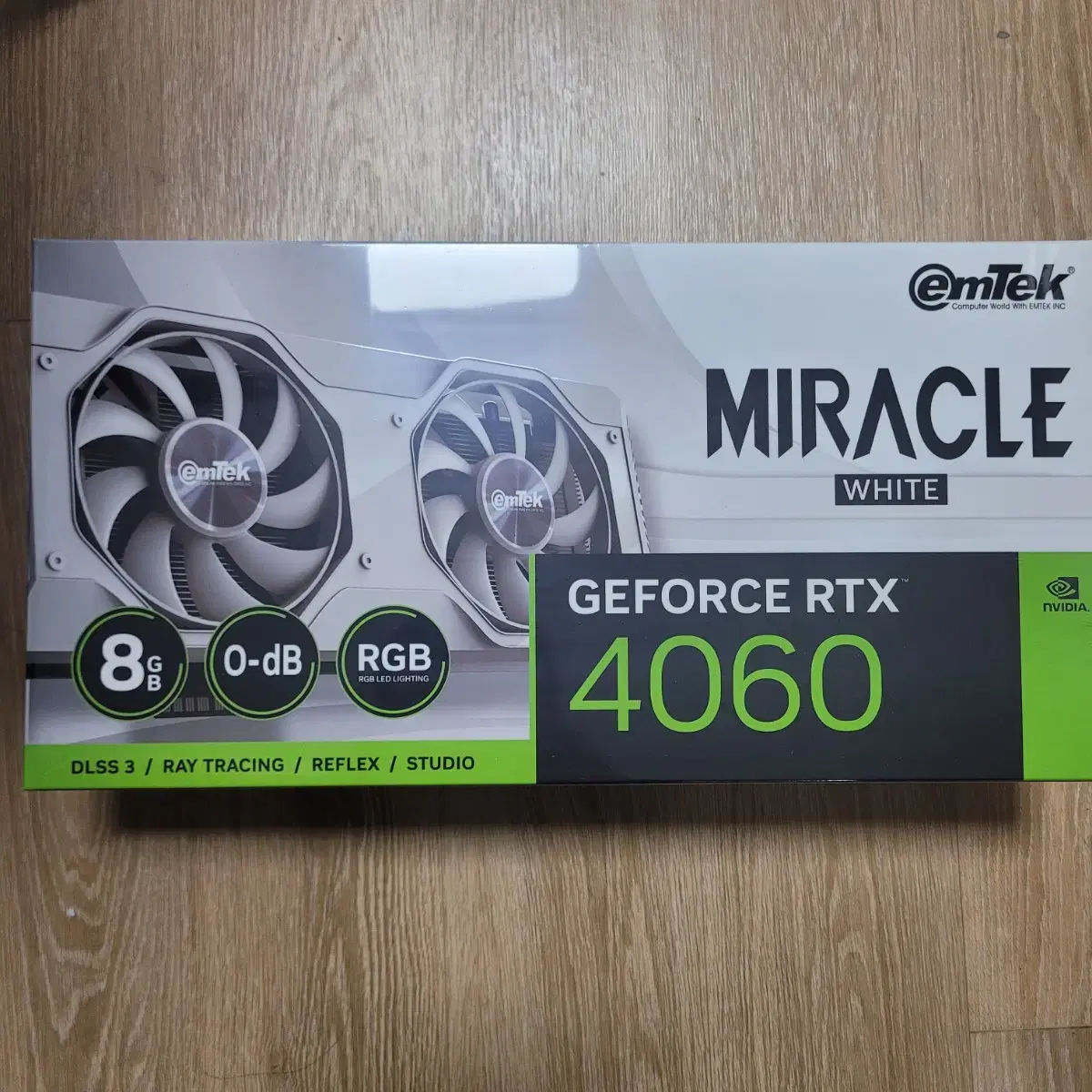 이엠텍 RTX4060 WHITE