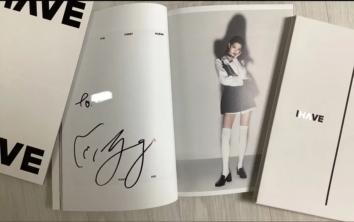 Ive jang wonyoung to sell signed albums.