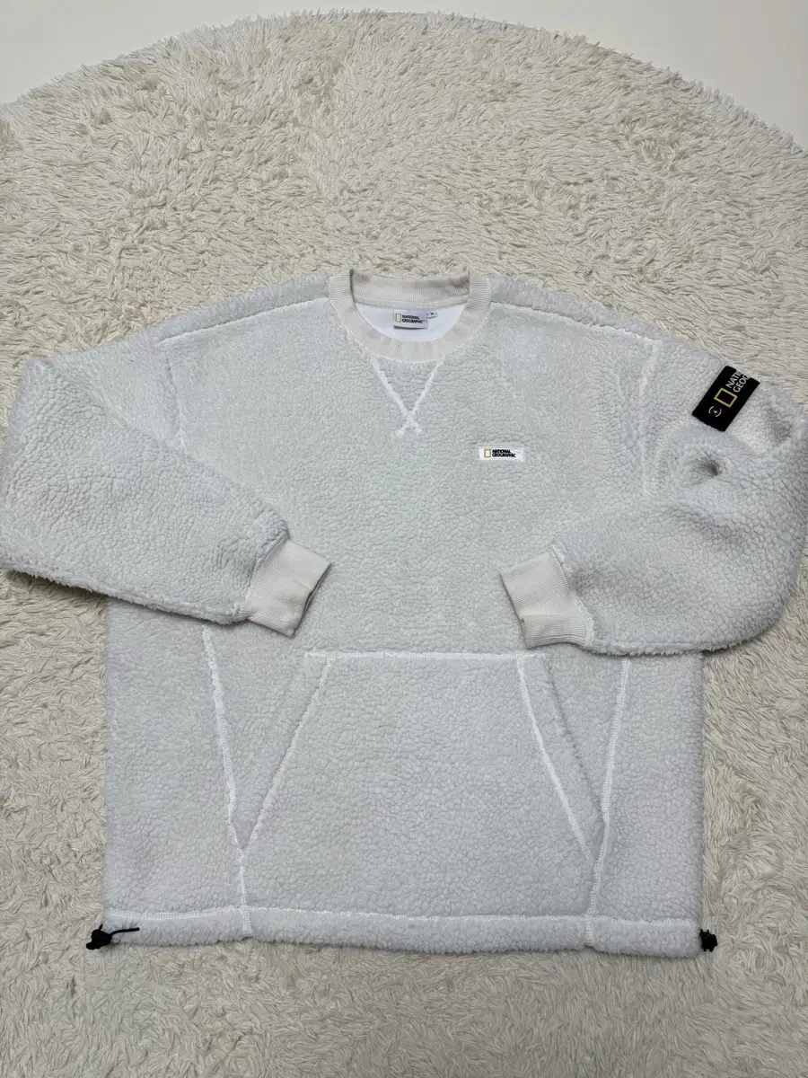 (Condition AA, Sold 6.5)National Geographic Ivory Fleece Poggle ManToMan100