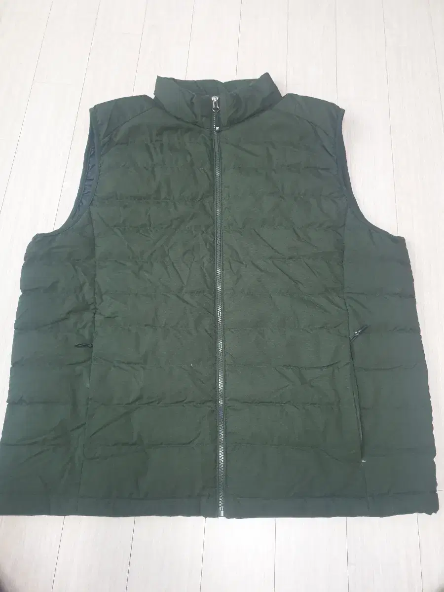 Lightweight down vestPadded100-105Very comfortable