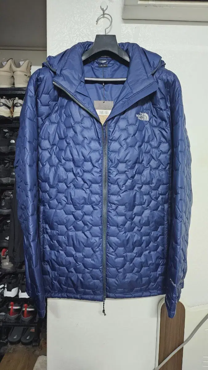 (New) The North Face V-motion Lightweight Padded 2XL (110) jin navy blue