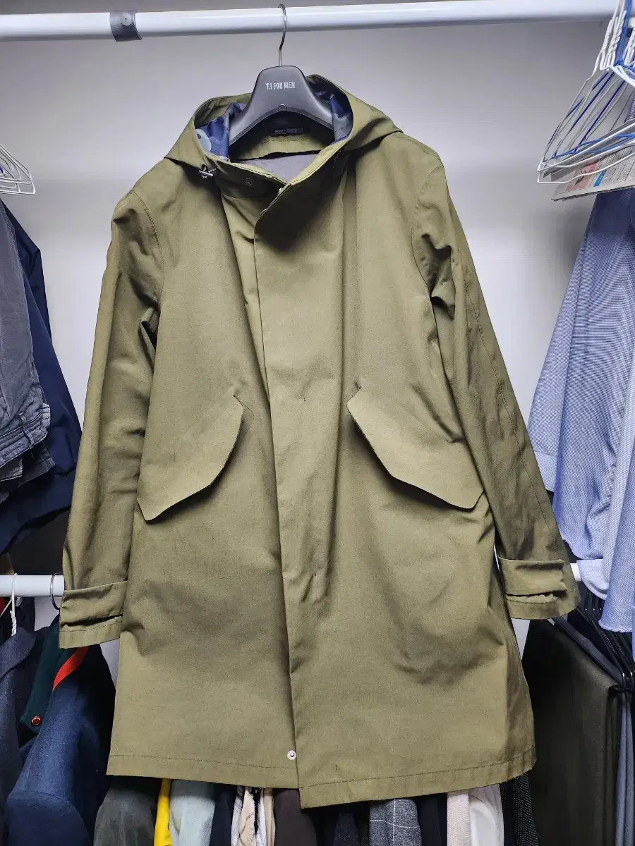 Adolfo Dominguez Raincoat in khaki