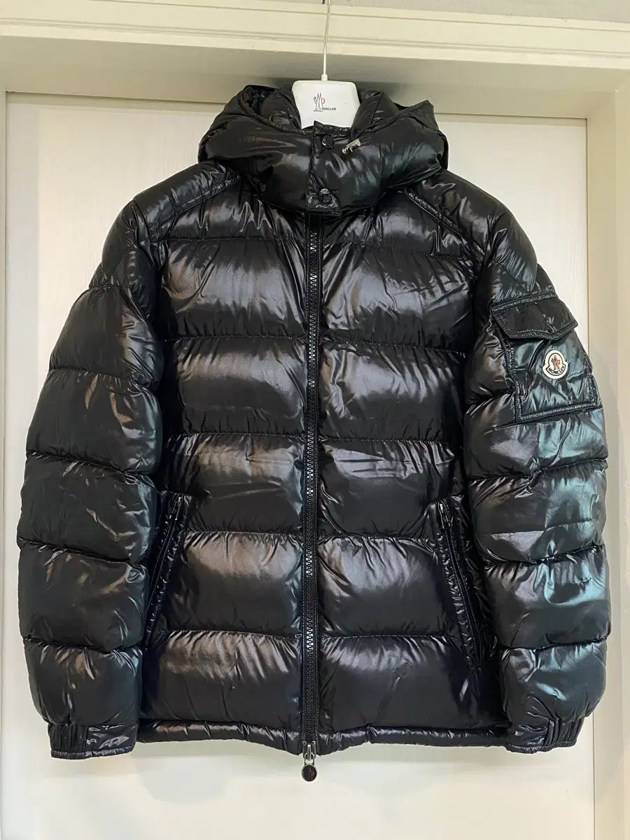 [4] 21 / 22 Moncler maya Maya glossy short padded black store edition