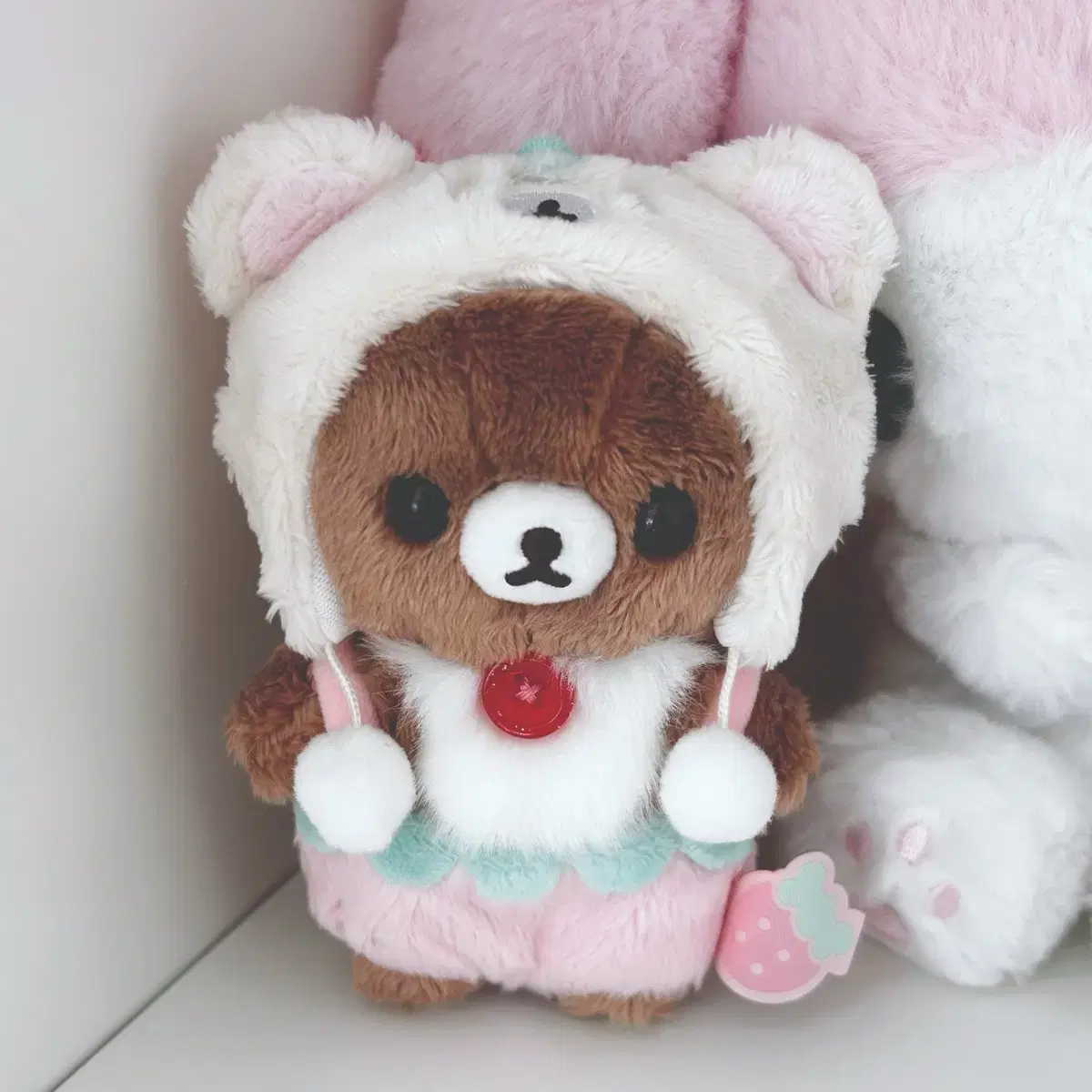 Korirakkuma's Strawberry Haru mascot Chairoikoguma, Korirakkuma acrylic