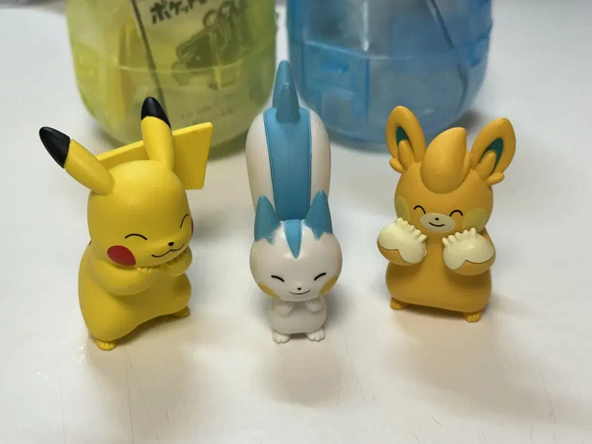 Pokémon Booby Booby Gacha Pikachu Pachiris Emonga Famote