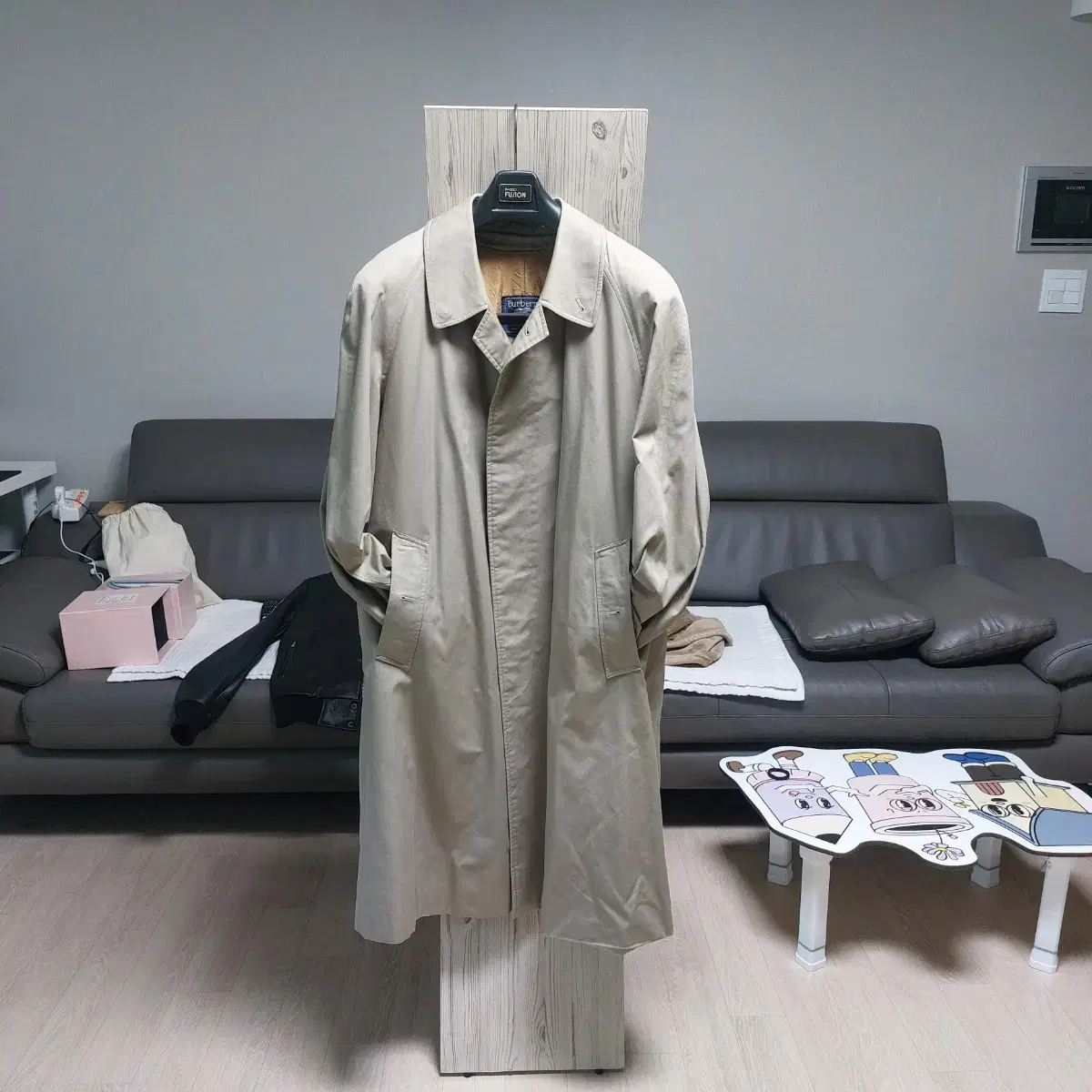 ( L )Burberry Trench Coat