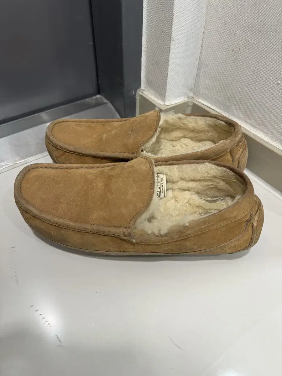 UGG 어그 남성용 양털 로퍼 270 사이즈