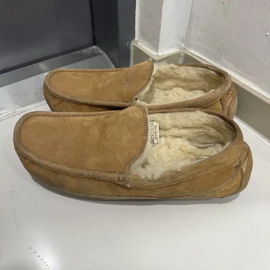 UGG 어그 남성용 양털 로퍼 270 사이즈